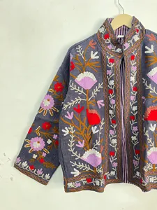 Chaqueta Bordada Suzani Gris, Chaqueta de Algodón Boho Multicolor con Flores, Abrigo Étnico Hecho a Mano para Mujer, Cuello Alto, Estilo Vintage - Product Image 3