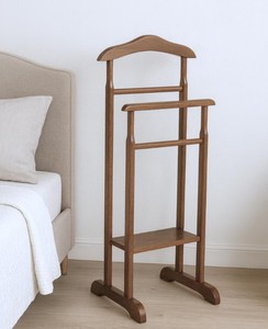 Porte-manteau autoportant en bois massif avec barre de suspension et étagère, design traditionnel pour entrée et salon - Product Image 2