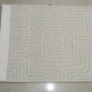 Tapis en laine noué à la main de couleur ivoire géométrique - Product Image 2