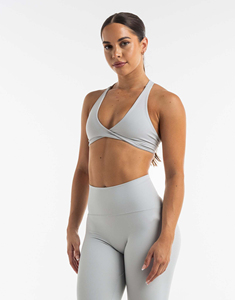 Ensemble de yoga respirant pour femmes, deux pièces, leggings, vêtements de fitness, couleur personnalisée, logo sur le devant, haute qualité, vente en gros avec OEM - Product Image 2