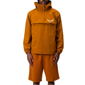 Veste streetwear à capuche noire pour homme avec logo brodé, coupe-vent en polyester et nylon, coupe classique - Product Image 3