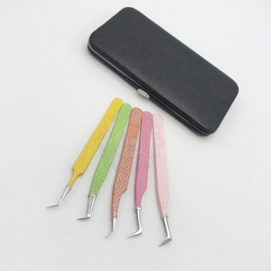 Pince à épiler d'extension de cils en acier inoxydable avec logo personnalisé de qualité supérieure pointe argentée revêtement en poudre multiple testé à la main - Product Image 5