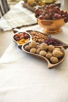 Houten serveerschaal en -schotel op maat, voor het serveren van brood, cake, snacks, gedroogd fruit en voor een theepresentatie.
