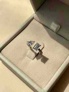 Anillo de Diamantes Cultivados en Laboratorio con Corte Esmeralda y Corte Pera, Anillo Abierto con Pavé de Diamantes, Certificado IGI - Product Image 2