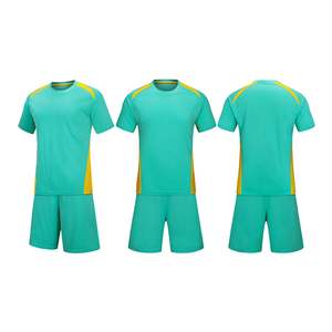 Ensemble de maillot de football pour homme avec impression par sublimation, maillot et short de sport sans couture, design épuré, performance athlétique, technologie de pointe - Product Image 3