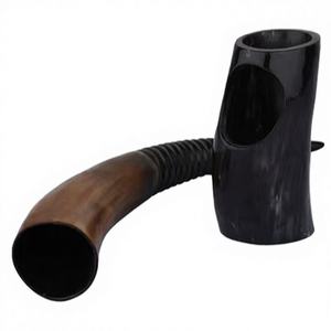 Cuerno de Búfalo Natural Extra Grande, Tallado a Mano con Efecto de Fuego, Estilo Medieval, para Beber Cerveza, Sidra o Vino, con Soporte para Cuerno - Product Image 1