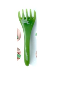 Peine de masaje de resina de primera calidad para el cuidado del cabello y herramienta de estimulación suave del cuero cabelludo - Product Image 5