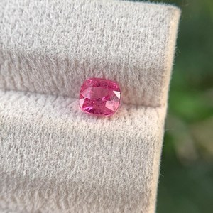 Espinela Rosa Corte Cojín, Gema Natural de Tanzania, Piedra Preciosa Facetada de Calidad para Joyería - Product Image 1
