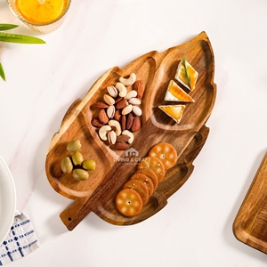 Plateau de service en bois d'acacia en forme de feuille, fait main, écologique et durable, pour fromages, fruits, apéritifs, repas à la maison - Product Image 3