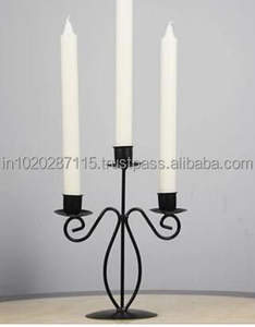 Centro de mesa de candelabros de hierro tradicional de cinco luces perfecto para ceremonias clásicas cenas formales o casas vintage - Product Image 5