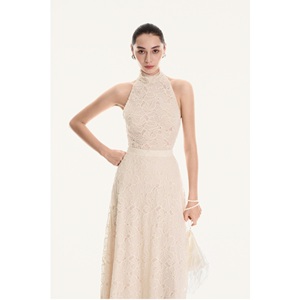 Blusas Elegantes y Duraderas para Mujer: Top sin Mangas con Encaje Floral MAIA y Diseño Halter - Product Image 2