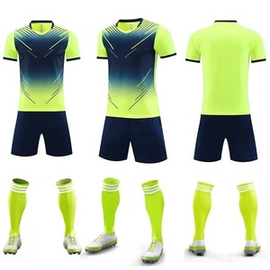 Tenue de football personnalisée à séchage rapide pour clubs et ligues avec kits personnalisés - Product Image 2