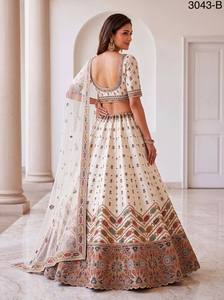 Lehenga Choli en soie slubb de luxe, fabriqué en Inde, avec un travail lourd de Gotta Patti et des broderies, collection mariage, à vendre - Product Image 2