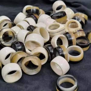 Anneaux de serviette en corne polie brillante faits à la main, écologiques et de qualité supérieure, pour mariages, décoration intérieure, vaisselle élégante, artisanat naturel - Product Image 1