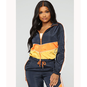 Chándal de mujer de alta calidad hecho en Pakistán, corte holgado, cortavientos, estilo corto, superventas, color liso, servicio OEM, conjunto deportivo largo - Product Image 5