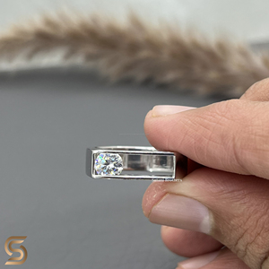 Bague solitaire pour homme en moissanite, or massif 14K plaqué rhodium, sertissage à griffes, alliance de mariage, style minimaliste, aspect diamant, vente en gros - Product Image 5