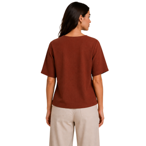 Blusa Casual de Mujer Marrón Oxidado con Bordado, Manga Corta, Cuello en V y Cintura Atada, con Logotipo Personalizado, Venta al por Mayor, Camisa de Moda - Product Image 2