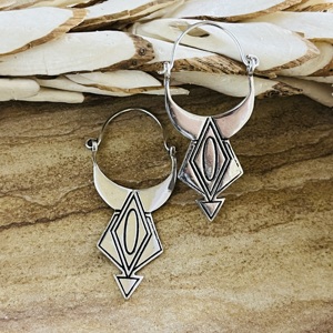 Dernières créations de boucles d'oreilles géométriques bohèmes, bijoux tribaux en laiton pour femmes, plaqué argent, croissant pendantes, vente en gros/OEM/ODM - Product Image 2