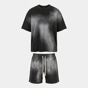 สินค้ามาใหม่ เสื้อยืดโอเวอร์ไซส์สีดำสไตล์สตรีทแวร์สำหรับผู้ชาย พร้อมกางเกงขาสั้นเข้าชุด แฟชั่นวินเทจสไตล์ยูบีร์น - Product Image 5
