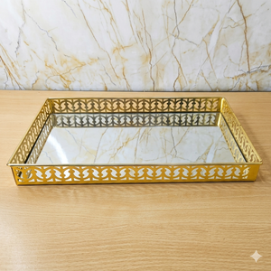 Bandeja de Lujo Dorada con Espejo, Rectangular, Metálica, Decorativa, para Servir, con Diseño Ornamentado Calado, Organizador de Tocador, Bandeja para Cosméticos y Perfumes - Product Image 1