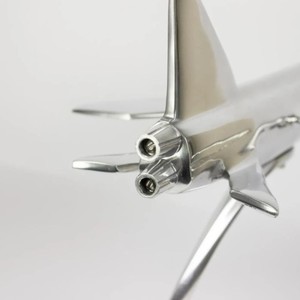 Modèle de bureau sculpté en aluminium, avion de chasse électrique anglais, ornements d'avion en métal argenté faits à la main avec des courbes - Product Image 5