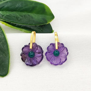 Colgante de Plata 925 Bañado en Oro con Flor de Amatista Tallada de 15mm, Hecho a Mano, con Piedra Central de 3mm, Joyería Fina, Colgantes Tallados - Product Image 1