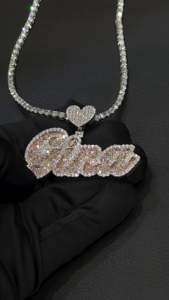 Colgante con Nombre en Capas de Moissanita VVS, Chapado en Oro de 14K, Plata 925, con Diamantes Cultivados en Laboratorio, Letra Personalizada con Doble Placa - Product Image 2
