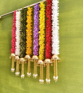 Décoration indienne classique, respectueuse de l'environnement, guirlandes de fleurs en tissu de jasmin traditionnel du Rajasthan, cloches Jhumka en métal, mariages - Product Image 4