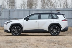 <span class=keywords><strong>Toyota</strong></span> <span class=keywords><strong>RAV4</strong></span> 2.5L Hybrid Premium 2026, SUV Ibrido Nuovo di Zecca, Prezzo di Listino 149.800 CNY, Guida a Sinistra per Esportazione - Product Image 2