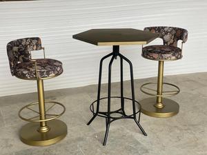 Chaise de bar moderne et durable avec accoudoirs fixes, assise en tissu floral, dossier et structure en acier inoxydable pour la maison, le bureau ou les centres commerciaux - Product Image 5