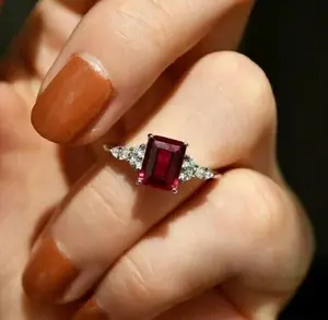 Bague de fiançailles Tishya Diamond Luxury Emerald Cut en moissanite rouge, argent sterling 925, 5g, bijoux de mariage pour femmes - Product Image 3