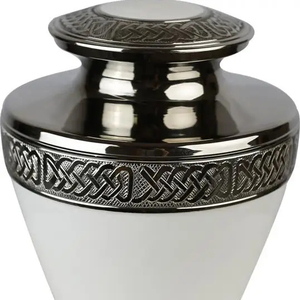 Urnes de crémation de qualité supérieure fabriquées à la main avec des conceptions spéciales et des graphiques utilisés pour les souvenirs des ancêtres et des êtres chers. - Product Image 1