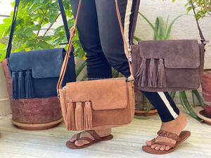 Bolso bandolera de cuero hecho a mano de cuero de gamuza, bolso elegante con flecos, bolsos con borlas para mujer - Product Image 4