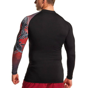 Rashguard à manches longues pour homme, noir avec impression par sublimation rouge et gris sur la manche droite, séchage rapide, Spandex Polyester - Product Image 2