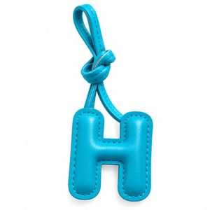 Colgante de Letra Inicial 3D de Cuero PU Personalizado para Bolsos, Venta al por Mayor, Adorno de Letra para Bolsos - Product Image 4
