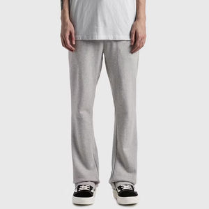 Pantalon évasé pour homme avec logo personnalisé, design tendance, respirant, coupe ajustée, prix abordable et très demandé. - Product Image 1