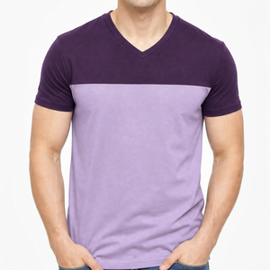 Camiseta de manga corta para hombre, estilo color block, cuello en V, dos tonos, color ciruela oscuro y lavanda, más vendida. - Product Image 1