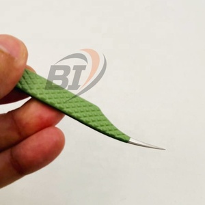 แหนบต่อขนตาปลายแหลมสแตนเลสเคลือบสีแบบกำหนดเองผ่านการทดสอบด้วยมือ - Product Image 2