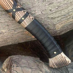 Hacha Vikinga Hecha a Mano de Grado Industrial con Hoja de Acero al Carbono y Mango de Madera Envolvente para Acampar al Aire Libre y Cortar Leña - Product Image 5