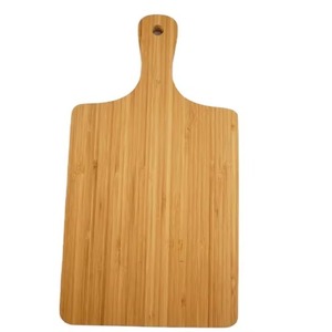 Planche à découper en bois naturel avec poignée intégrée et trou de suspension, écologique, forme rectangulaire, passe au lave-vaisselle - REHMAN CRAFT - Product Image 1
