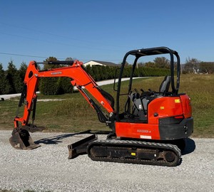 Mini-excavatrice compacte Kubota KX033-4 de 3,3 tonnes, excavatrice hydraulique sur chenilles pour travaux agricoles, construction et terrassement - Product Image 1