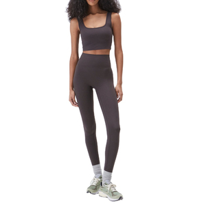 Soutien-gorge de sport élégant pour femmes, fabriqué avec un matériau respirant à séchage rapide, design sans coutures et maintien optimal, confortable pour l'entraînement. - Product Image 6