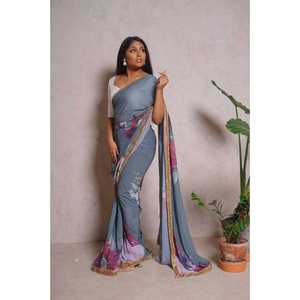 DISEÑADOR GEORGETTE IMPRESIÓN DIGITAL TRABAJO SAREE CON BLUSA SIN COSTAR GRIS - Product Image 1