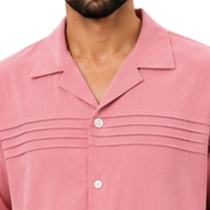 Chemise décontractée d'été rose pour homme à col campiste, plissée horizontalement, à manches courtes, boutonnée, pour resort, avec logo personnalisé, fabricant OEM - Product Image 5