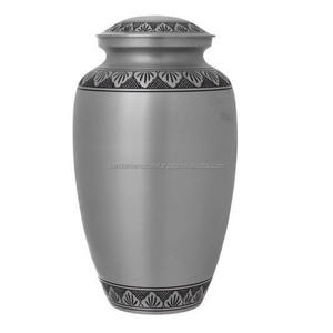 Urnes funéraires en laiton classiques et de haute qualité avec une belle gravure en étain et couleur noire finie pour les cendres humaines - Product Image 1