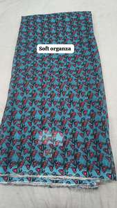 Tissu en organza doux de qualité supérieure avec motifs floraux, élégant et transparent, imprimé de fleurs, pour robes de créateurs et confection de costumes - Product Image 2