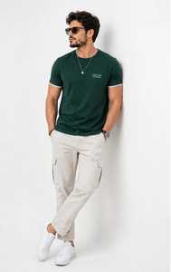 T-shirt à manches courtes pour homme, vert foncé, col rond, avec bordure blanche contrastée - Product Image 1