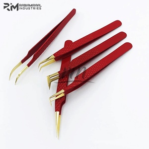 Pince à épiler de précision en acier inoxydable rouge RABIAMIRAAL INDUSTRIES avec pointes dorées pour extensions de cils, couleur rouge poudré - Product Image 2