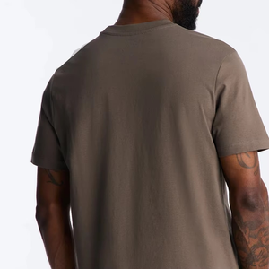 Camiseta de Cuello Redondo Premium para Hombre, Color Taupe, con Logotipo Minimalista, Estilo Casual Urbano, Tacto Suave, Manga Corta, Prenda Esencial para el Día a Día, Precio Económico - Product Image 2