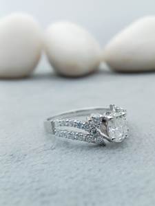 Bague de fiançailles et de mariage D'VINS JEWELS tendance, forme ovale, sertie de pierres de laboratoire taille brillant, couleur D, plaqué or blanc, certifiée - Product Image 3